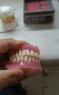 دست دندان برای افراد بی دندان