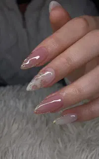 آموزش کاشت ناخن