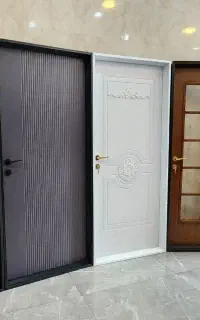 درب چوبی.اتاق.