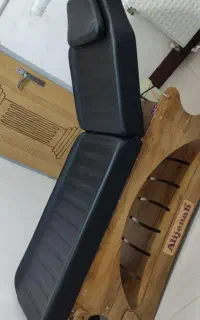 تخت ماساژ چوبی شیک و کاملاً سالم