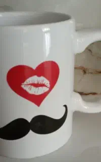 لیوان  طرح سیبیل مناسب هدیه