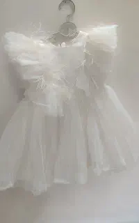پیراهن عروس برای ۳ الی ۴ سال درحد نو