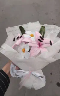 دسته گل لیلیوم پیپ‌پاکن