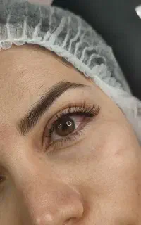 اکستنشن مژه‌ی حرفه‌ای با قیمت مناسب