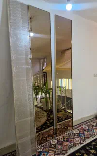 در کمد دیواری