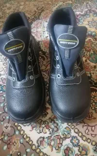 یک جفت کفش کار نو