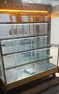 ویترین پیراشکی
