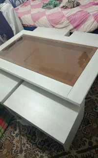 میز وسط شیشه خور  با چهار گل میز