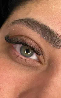 کاشت مژه و لیفت مژه لمینت ابرو حرفه‌ای