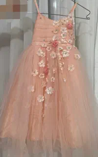 دو عدد لباس عروس بچگانه
