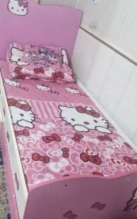 تخت دخترانه و اسباب بازی