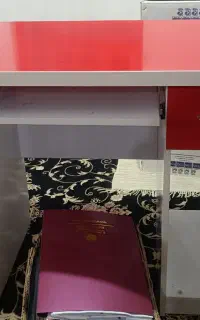 میز و کتابخانه اداری