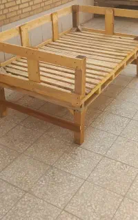 نیمکت چوبی