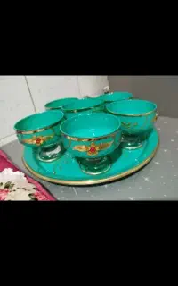بستنی خوری و سینی