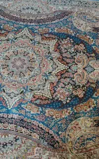 فرش چهار متری و یک فرش لوزی