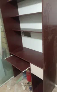 میز کامپیوتر و کتابخانه