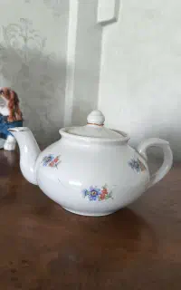 قوری و فنجون نعلبکی قدیمی