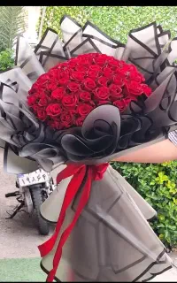 دسته گل رز قرمز طبیعی هم حضوری هم ارسال