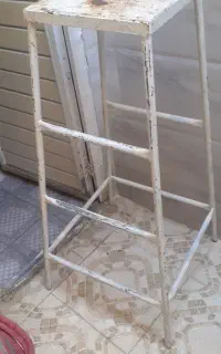 چهارپایه آهنی