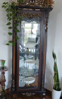 بوفه وساعت ایستاده