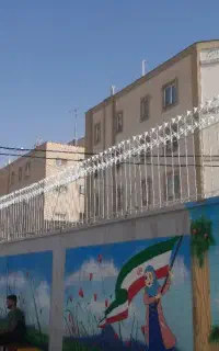 حفاظ و نرده روی دیوار شاخ گوزنی سقف درب اکاردونی