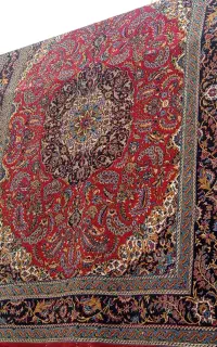 فرش تازه شسته شده مرتب و دیگه لوازم منزل