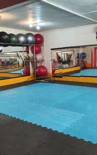 ورزش همگانی شهریه مناسب محله ب یک باشگاه اکسیر