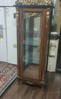 ویترین چوبی و شیشه ای