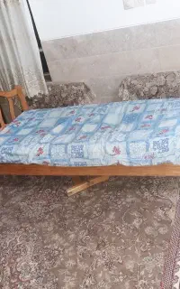 تخت چوبی با تشک