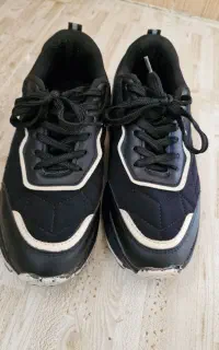 کفش مخصوص پیاده روی