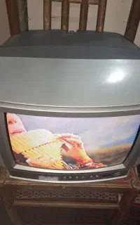 تلویزیون رنگی آیوا 14 اینچ