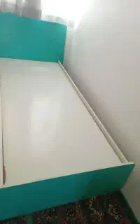 تخت نوجوان