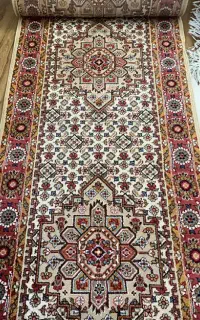 فرش کناره ۱×۴.۵ متر طرح سنتی، سالم و تمیز