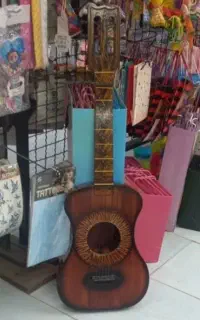 گیتار طرح چوبی