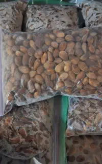 هم بادام تلخ دارم هم شیرین شده هم تلخ ایخم
