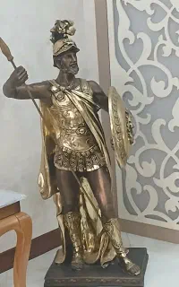 مجسمه و گلدان تزئینی