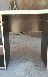 میز کامپیوتر در حد نو