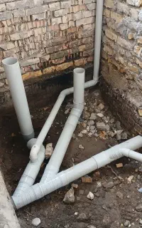 لوله کشی اب وفاضلاب وگرمایش از کف ونم زدگی سرویس‌