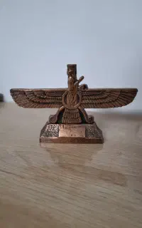 مجسمه فروهر