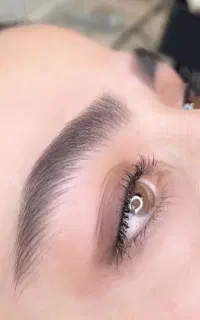 خدمات نانوبلیدینگ ابرو به سبک کرکی مویی و‌نچرال