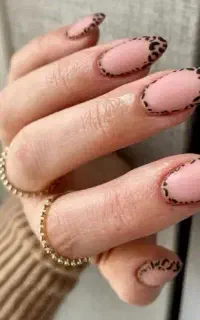 کلاس گروهی کاشت ناخن فقط ۲.۵م