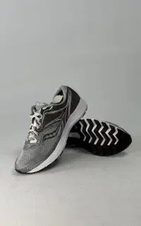 کتونی استوک زنانه برند ساکونی Saucony اصل