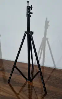 سه پایه نور و دوربین M2.1