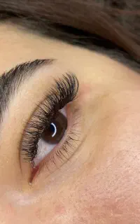اکستنشن مژه حرفه‌ای