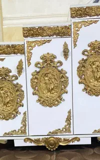 جاکفشی و میز تلوزیون