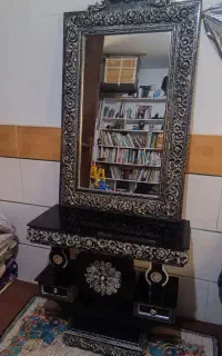 ایستاده  آیینه