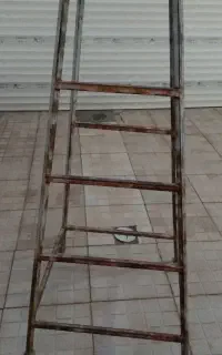 چهارپایه اهنی