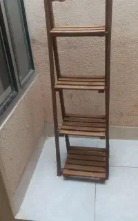 استند چوبی