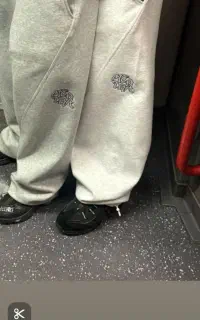 سفارش انواع گلدوزی بصورت عمده هر لوگوی خدمت هستم