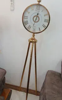 ساعت در حد نو .